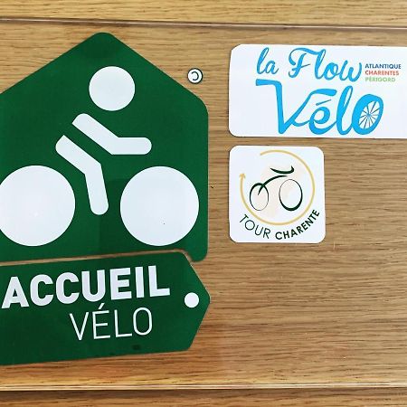 Suite Familiale- Deux Chambres Saint-Meme-les-Carrieres Exteriör bild