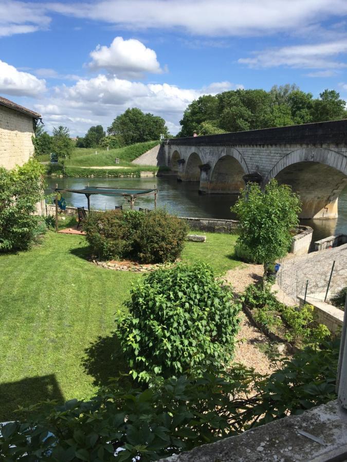 Suite Familiale- Deux Chambres Saint-Meme-les-Carrieres Exteriör bild