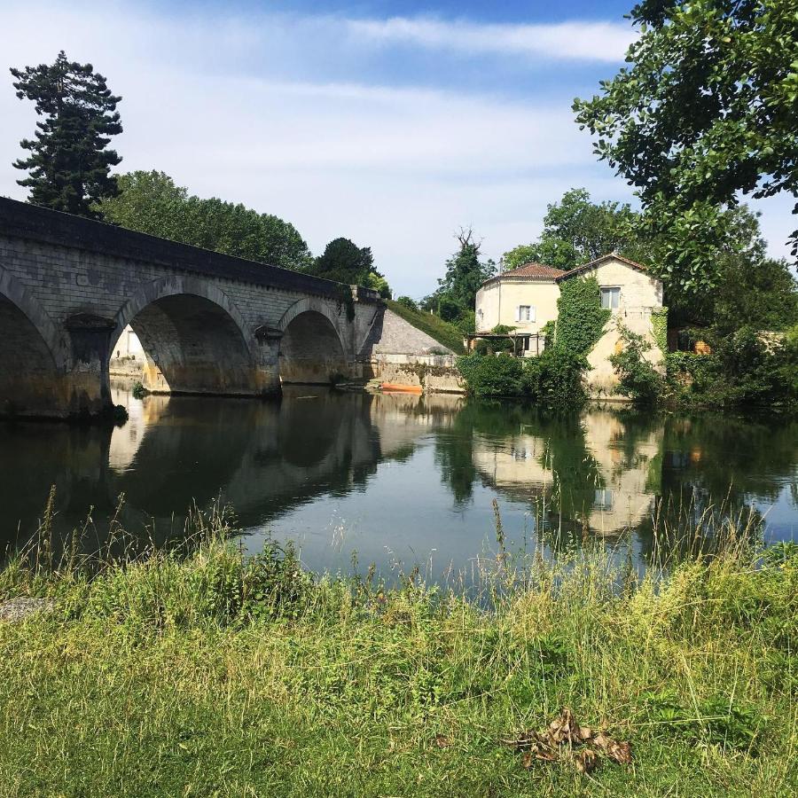 Suite Familiale- Deux Chambres Saint-Meme-les-Carrieres Exteriör bild