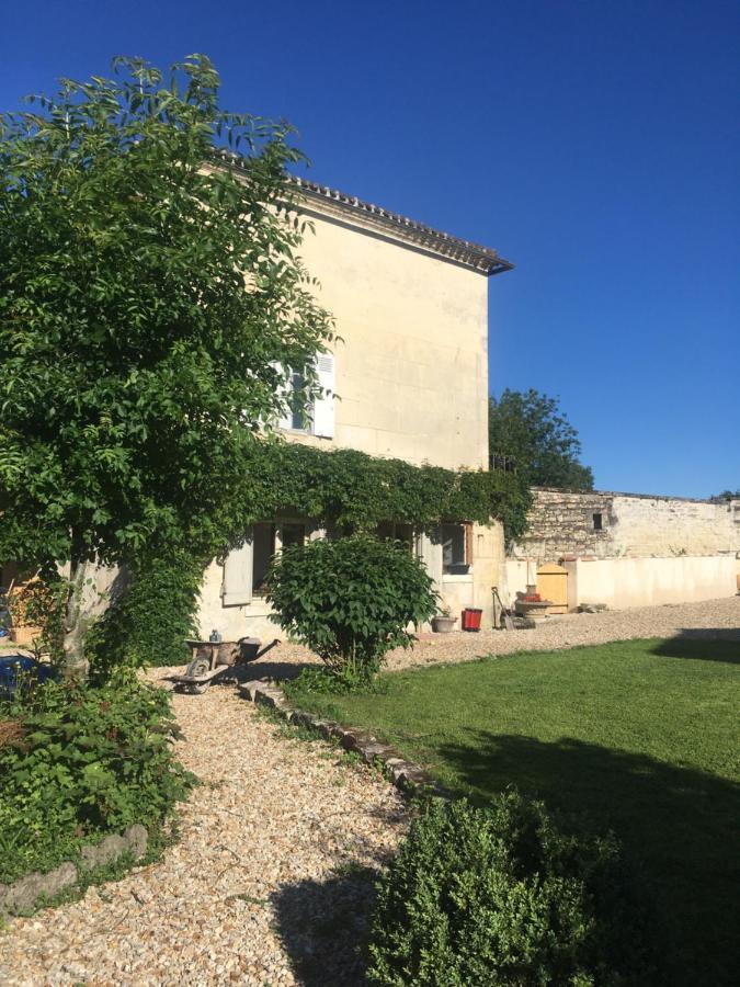 Suite Familiale- Deux Chambres Saint-Meme-les-Carrieres Exteriör bild