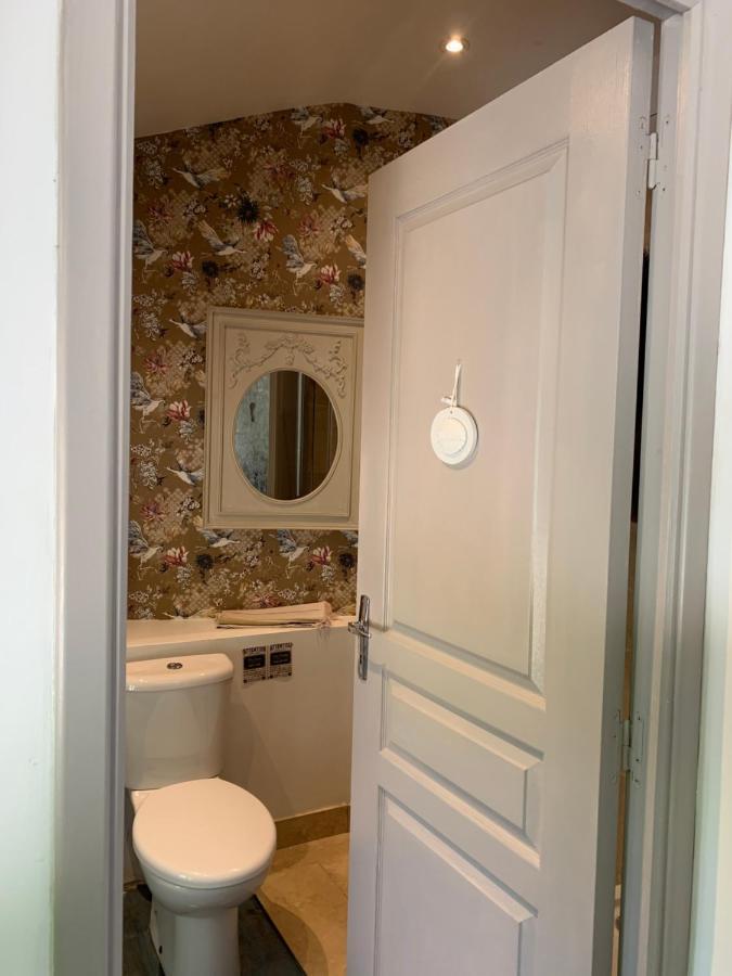 Suite Familiale- Deux Chambres Saint-Meme-les-Carrieres Exteriör bild