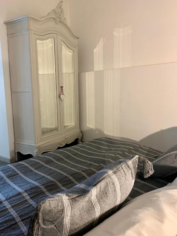 Suite Familiale- Deux Chambres Saint-Meme-les-Carrieres Exteriör bild