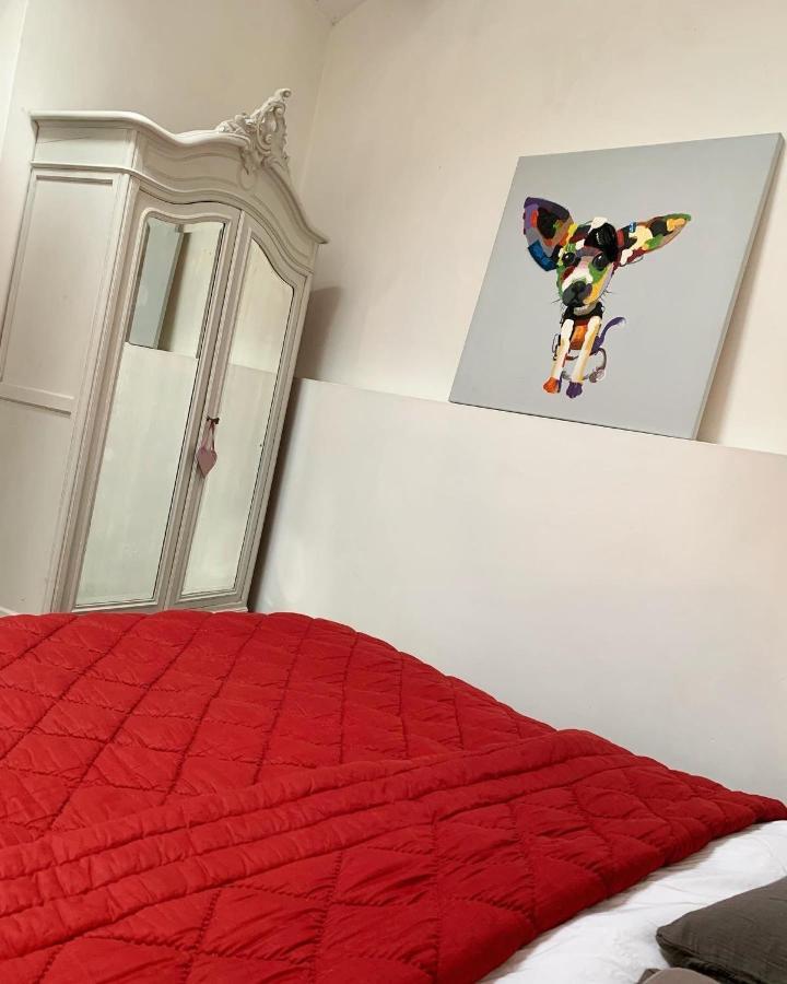 Suite Familiale- Deux Chambres Saint-Meme-les-Carrieres Exteriör bild